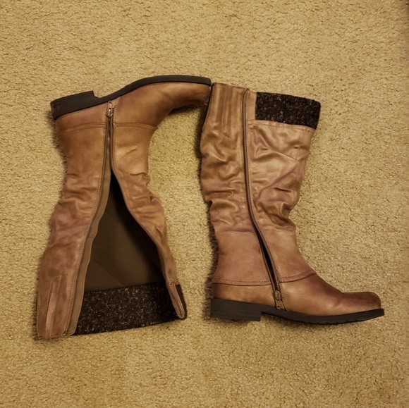 white boots with black sole